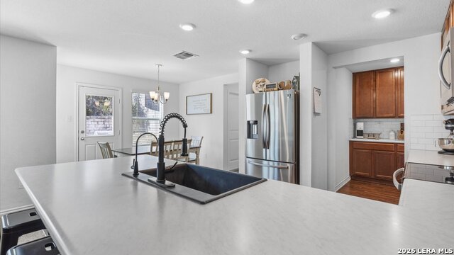 Image 5 of 18 For 635 Anthem  