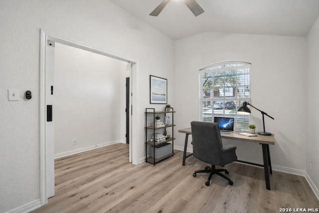 Image 17 of 42 For 450 Turnberry