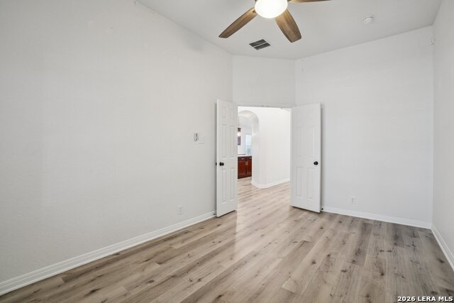 Image 19 of 42 For 450 Turnberry