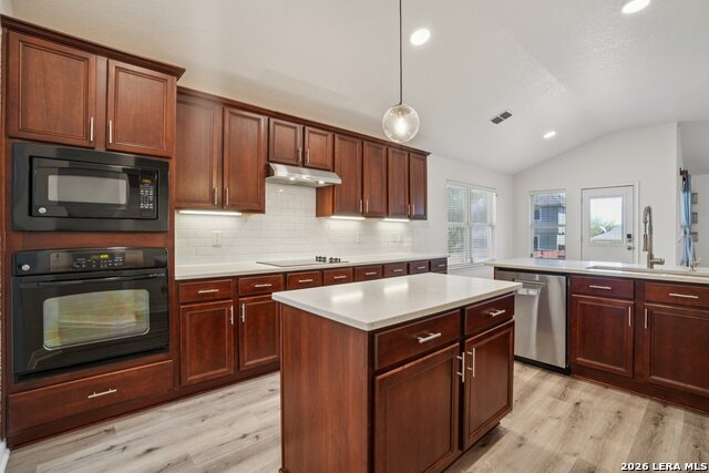 Image 2 of 42 For 450 Turnberry