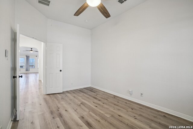 Image 21 of 42 For 450 Turnberry