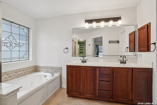 Image 24 of 42 For 450 Turnberry