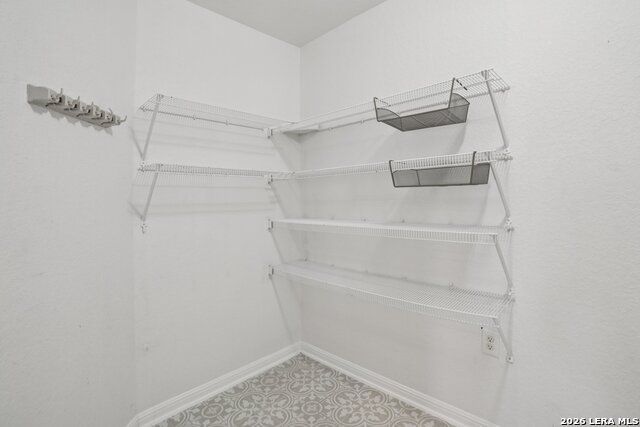 Image 32 of 42 For 450 Turnberry