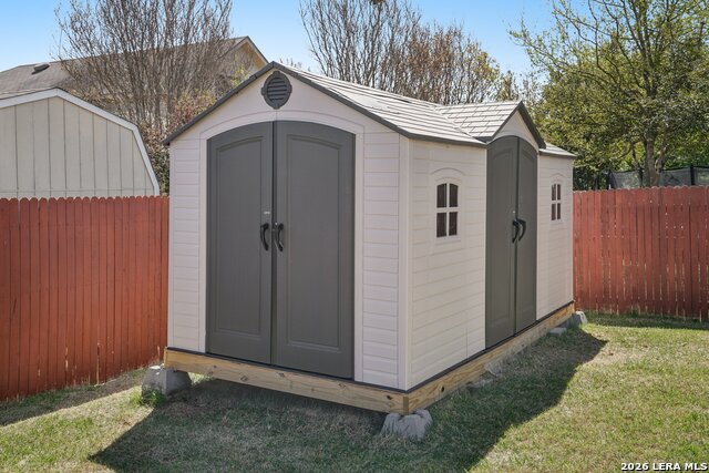 Image 36 of 42 For 450 Turnberry