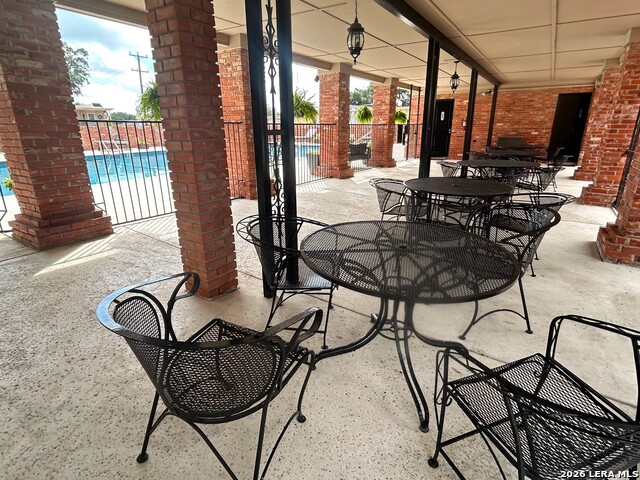 Image 42 of 47 For 7500 Callaghan  350