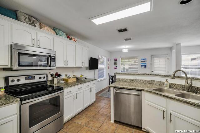 Image 14 of 34 For 8658 Gavel  