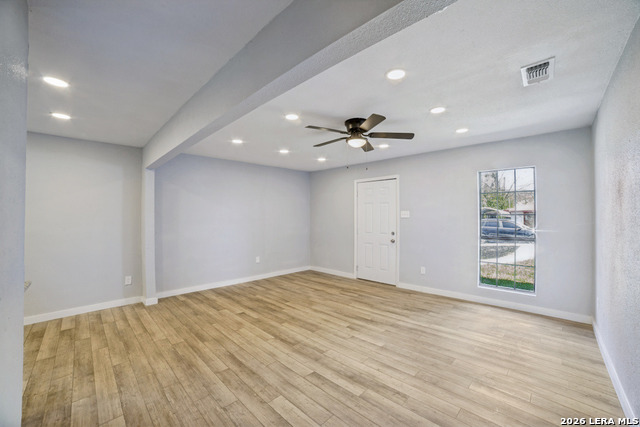 Image 4 of 28 For 3646 Poplar St. W