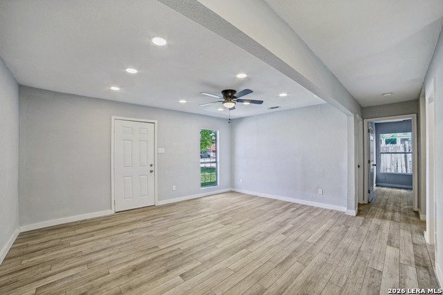 Image 5 of 28 For 3646 Poplar St. W