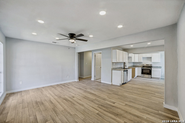 Image 8 of 28 For 3646 Poplar St. W