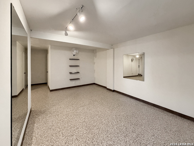 Image 28 of 48 For 231 Vip  