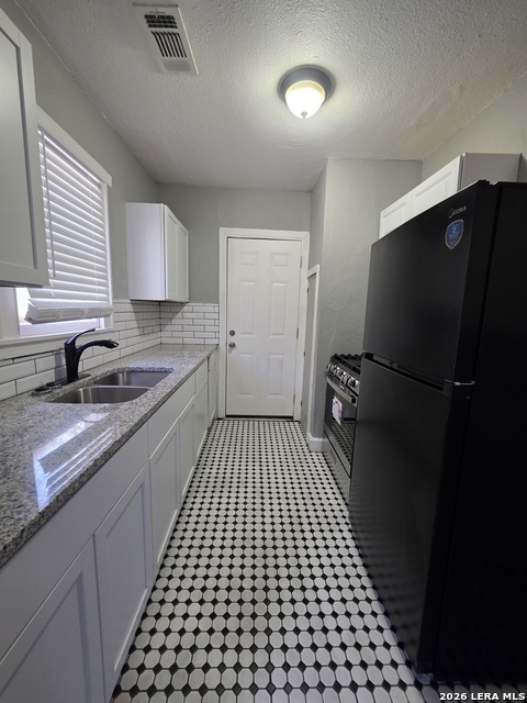 Image 11 of 16 For 930 Grayson E 2