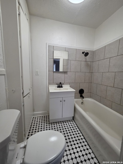 Image 14 of 16 For 930 Grayson E 2