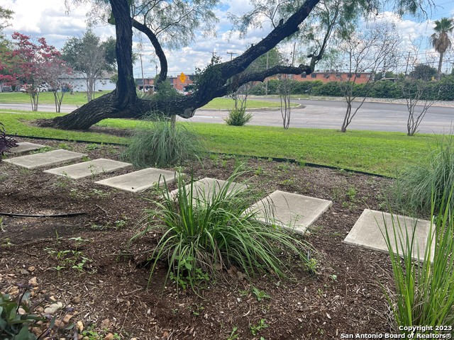 Image 21 of 23 For 101 Aribe Dr.  1