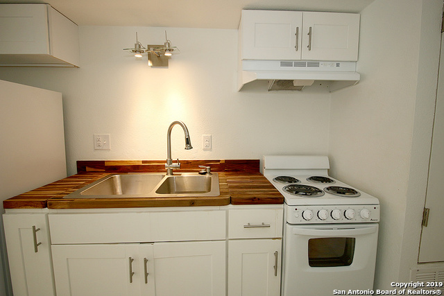 Image 7 of 23 For 101 Aribe Dr.  1