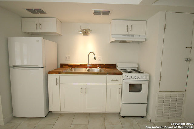 Image 8 of 23 For 101 Aribe Dr.  1