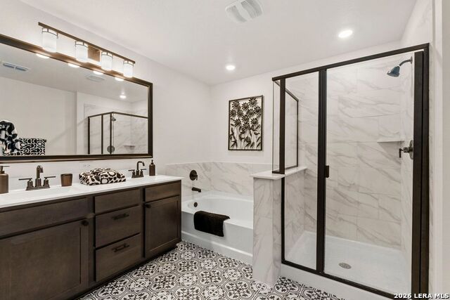 Image 26 of 33 For 14839 Vance Jackson  Unit 1101