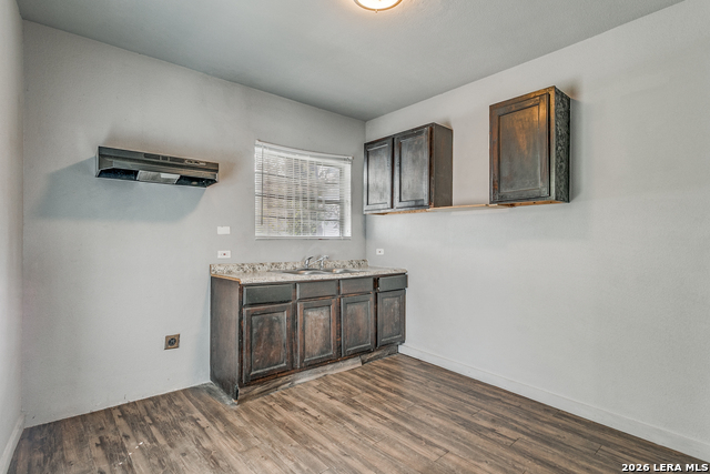 Image 10 of 22 For 1526 Burnet  