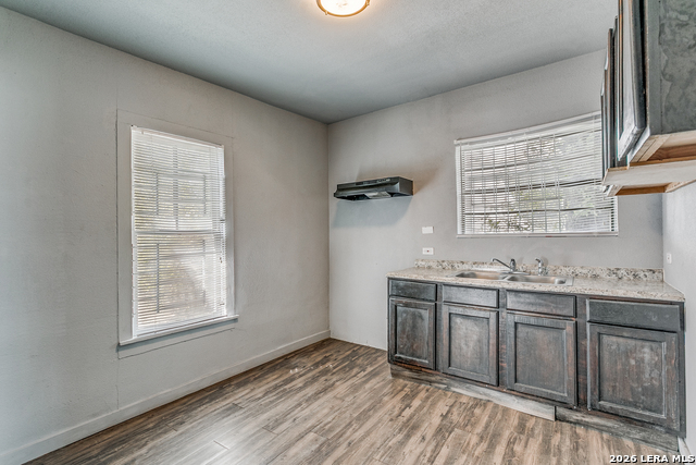 Image 11 of 22 For 1526 Burnet  