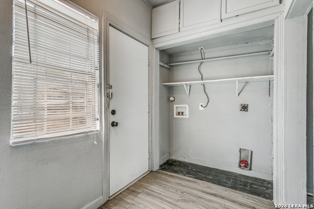 Image 16 of 22 For 1526 Burnet  