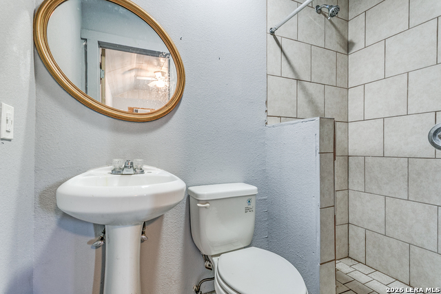 Image 20 of 22 For 1526 Burnet  