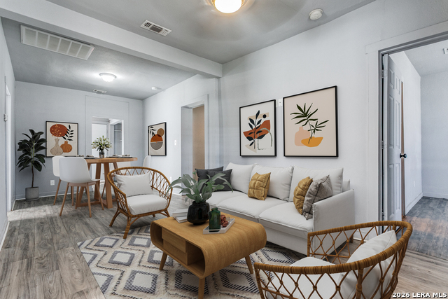 Image 5 of 22 For 1526 Burnet  