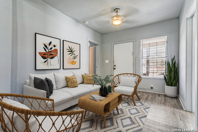 Image 7 of 22 For 1526 Burnet  