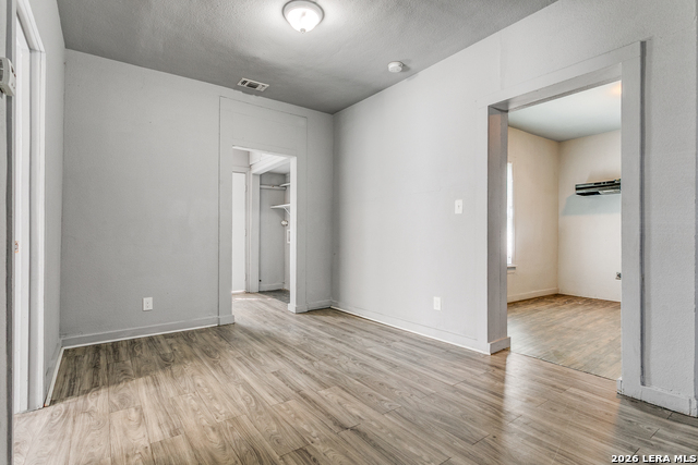 Image 8 of 22 For 1526 Burnet  