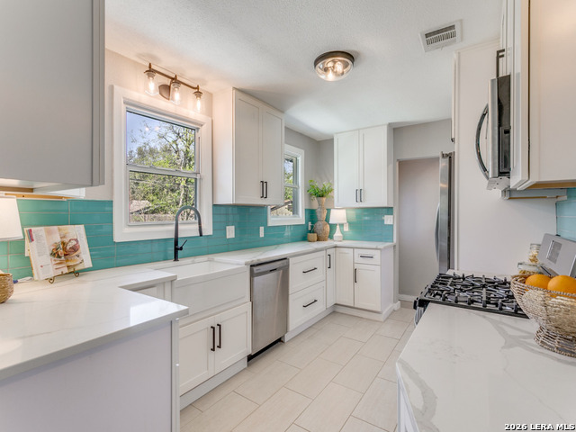 Image 11 of 24 For 611 Greenwich Blvd