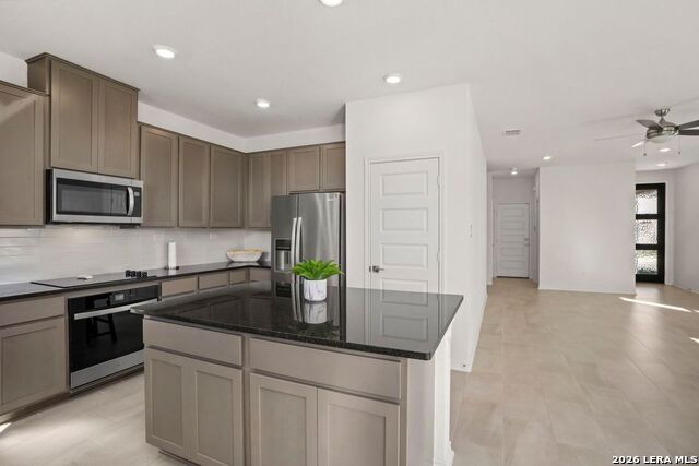 Image 22 of 53 For 14839 Vance Jackson  Unit 508