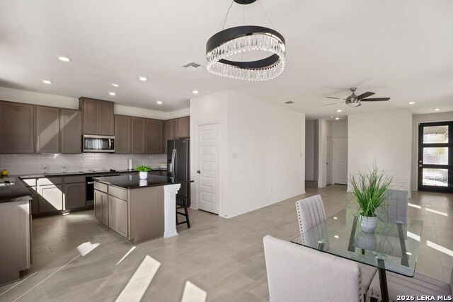 Image 7 of 53 For 14839 Vance Jackson  Unit 508