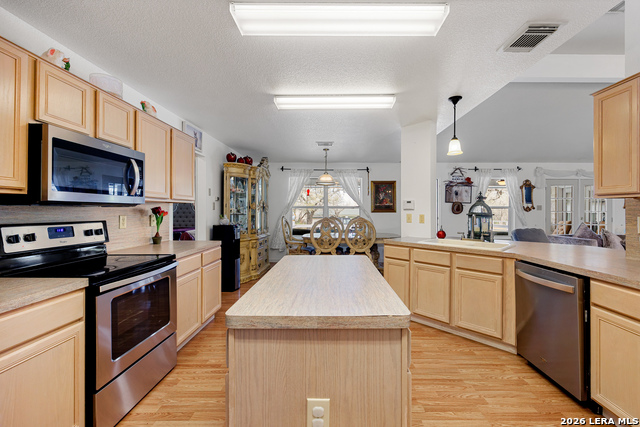 Image 19 of 58 For 837 Paddy Rd