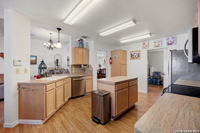 Image 20 of 58 For 837 Paddy Rd