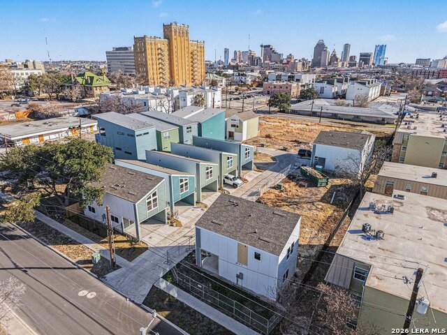 Image 2 of 4 For 310 W Evergreen St #109