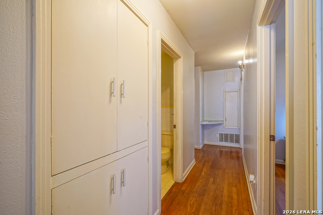 Image 28 of 40 For 2810 Kaiser  