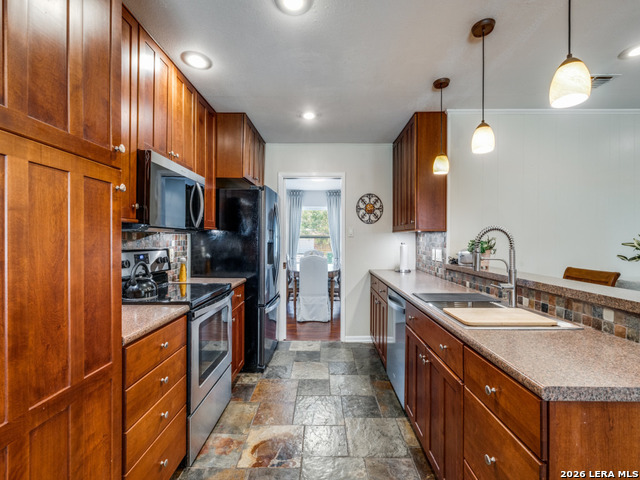 Image 10 of 25 For 10311 Red Quill