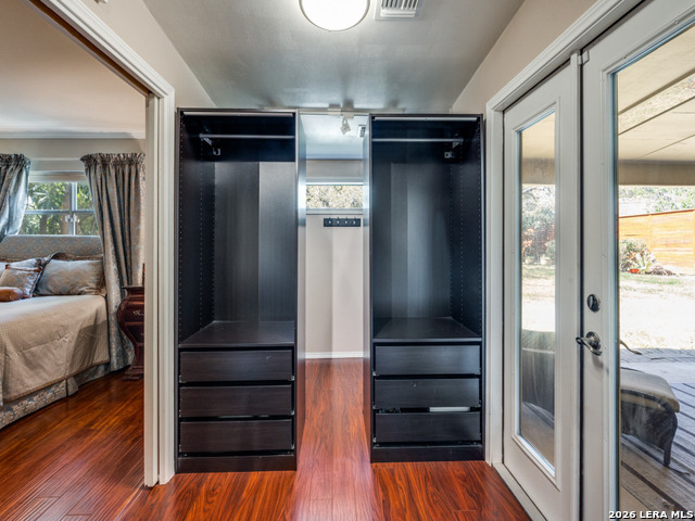 Image 18 of 25 For 10311 Red Quill