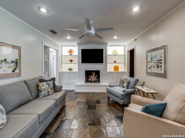 Image 8 of 25 For 10311 Red Quill