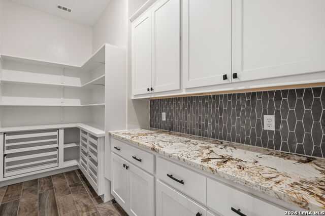 Image 25 of 51 For 982 Belle Oaks