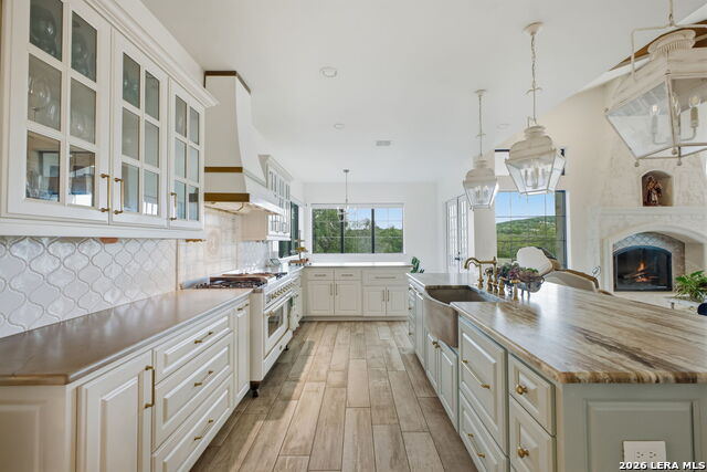 Image 26 of 113 For 11418 Anaqua Springs