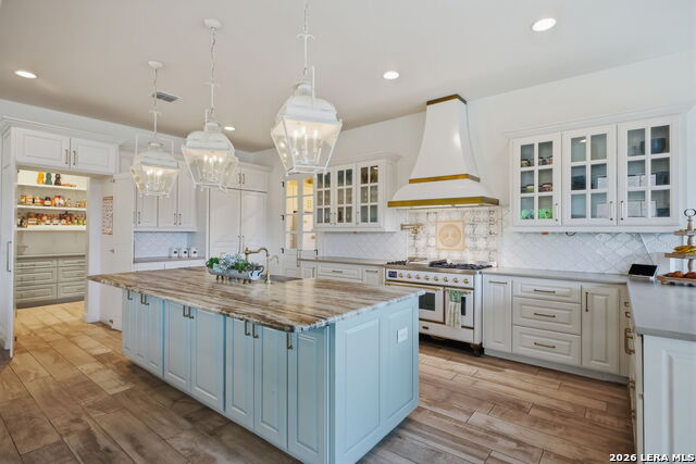 Image 32 of 113 For 11418 Anaqua Springs