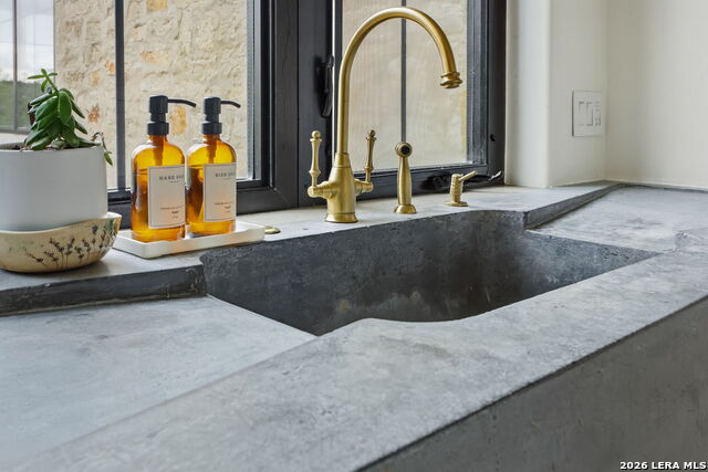 Image 36 of 113 For 11418 Anaqua Springs