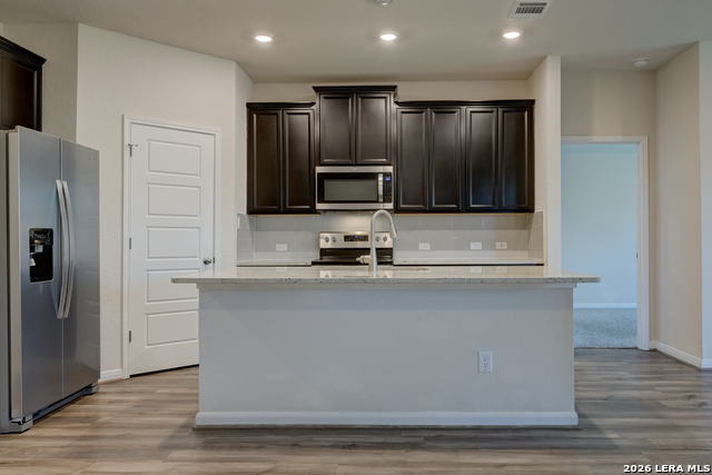 Listing photo id 8 for 3017 Hess Blvd