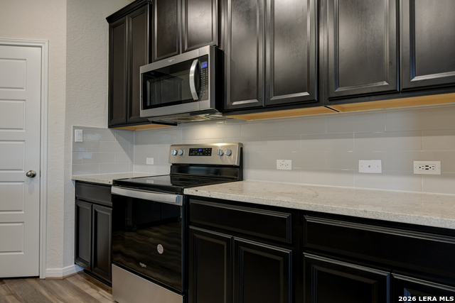 Listing photo id 9 for 3017 Hess Blvd