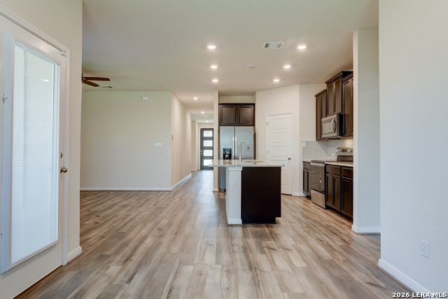 Listing photo id 11 for 3017 Hess Blvd