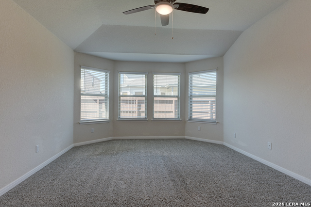 Listing photo id 13 for 3017 Hess Blvd