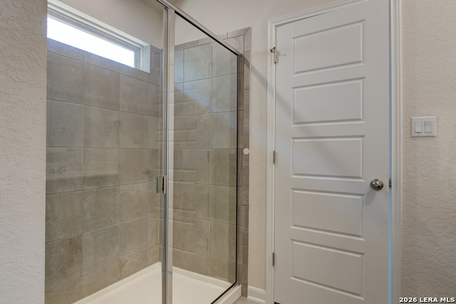 Listing photo id 17 for 3017 Hess Blvd