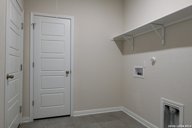 Listing photo id 25 for 3017 Hess Blvd