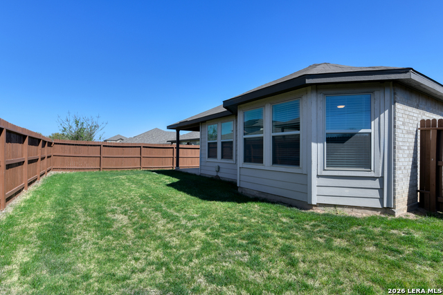 Listing photo id 27 for 3017 Hess Blvd