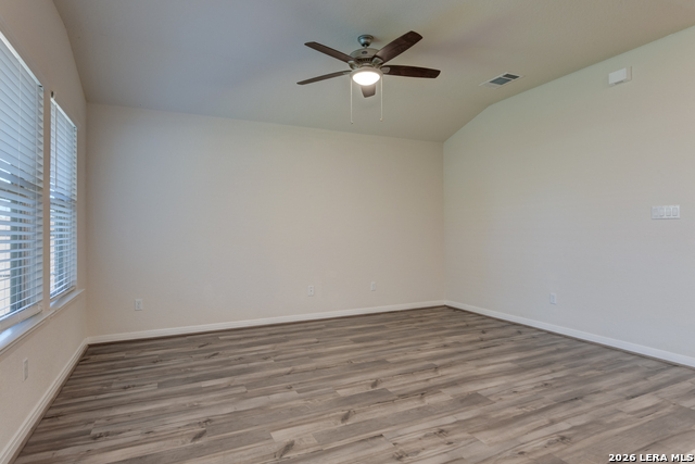 Listing photo id 4 for 3017 Hess Blvd