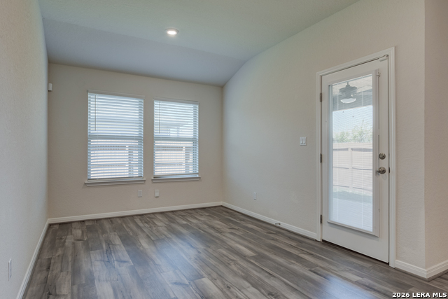 Listing photo id 5 for 3017 Hess Blvd